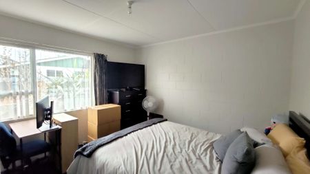 Two bedroom unit! - Photo 3