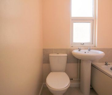 Semi detached house to rent - Photo 5