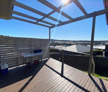 47B Floresta Crescent, Cameron Park NSW 2285 - House For Rent | Domain - Photo 6