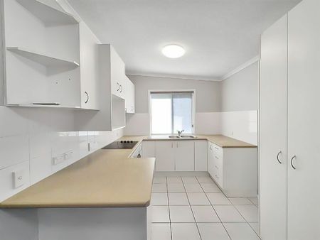 3 Bedroom Family Home ! - Photo 3