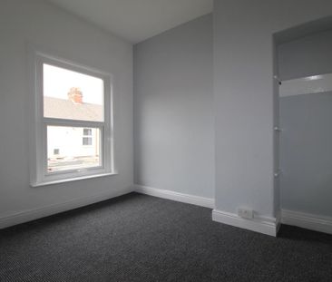 2 bedroom end of terrace house to rent - Photo 1