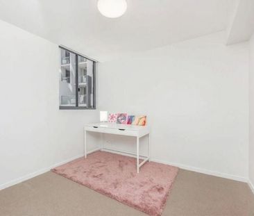 Stylish Apartment with Modern Comforts in a Prime Chermside Location - Photo 3