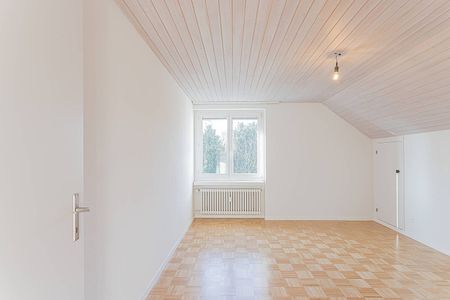 Renovierte Dachwohnung an ruhiger Lage mit traumhafter Aussicht! - Photo 3