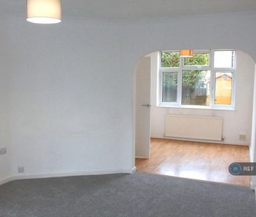 3 bedroom semi-detached house to rent - Photo 6