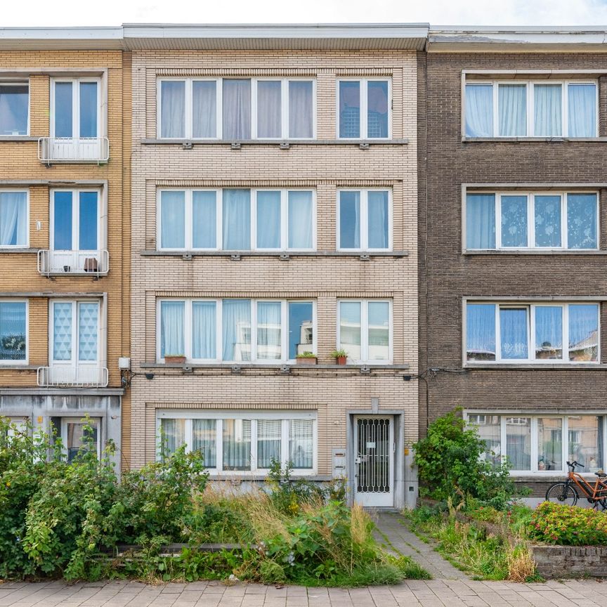 Gerenoveerd appartement met 2 slaapkamers en zonnig terrasje - Photo 1