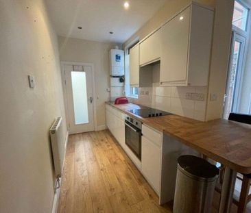3 bedroom terraced house to rent - Photo 5