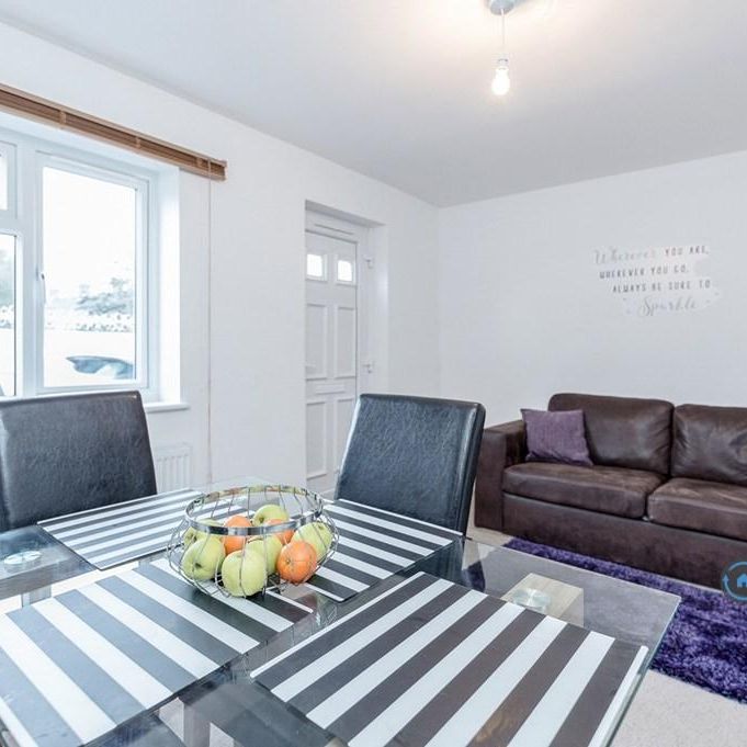 3 bedroom flat to rent - Photo 1