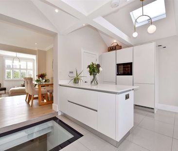 Short let: all bills included. Immaculately presented and high-spec... - Photo 5