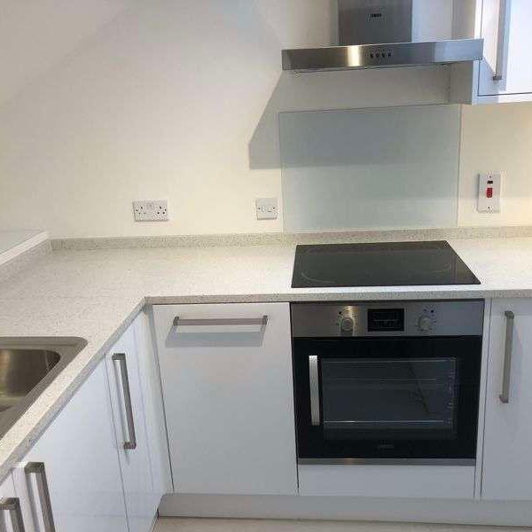 Ronald Court, Oakwood Road, Bricket Wood, St. Albans, Hertfordshire, AL2 - Photo 1