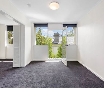 Bright & Private One-Bedroom Apartment in Prime South Yarra Location! - Photo 1