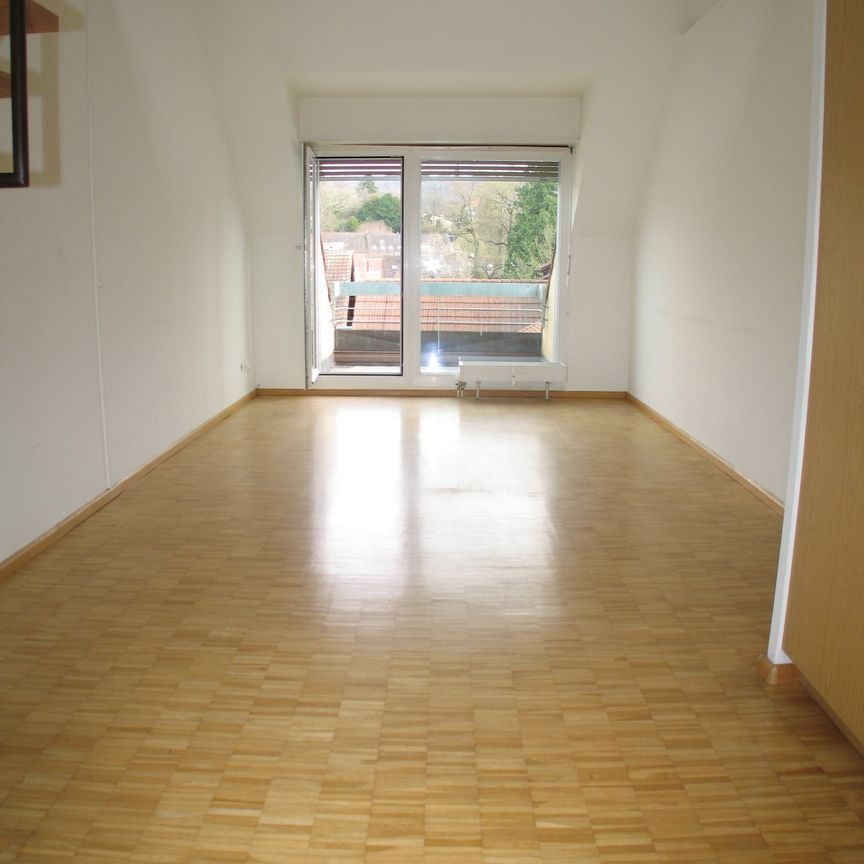 Charmante 3-Zimmer-Dachwohnung mit Galerie im Zentrum von Riehen - Photo 1