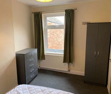 4 bedroom terraced house to rent - Photo 2