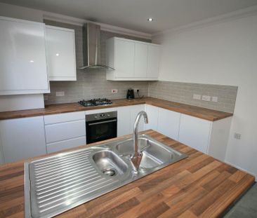 3 bedroom semi-detached house to rent - Photo 6