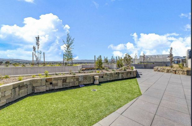 Low Maintenance living in the Heart of Tuggeranong! - Photo 1