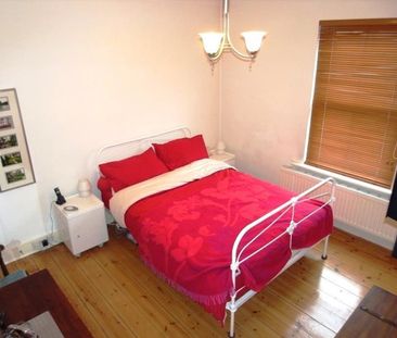 2 bedroom end of terrace house to rent - Photo 3