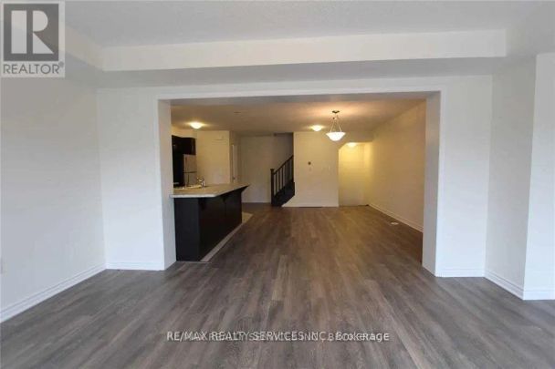 111 BOND HEAD COURT - Photo 1