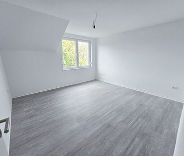 Neubau/Erstbezug nach DG-Ausbau: Tolle 2-Zimmer-Wohnung mit West-Ba... - Photo 2