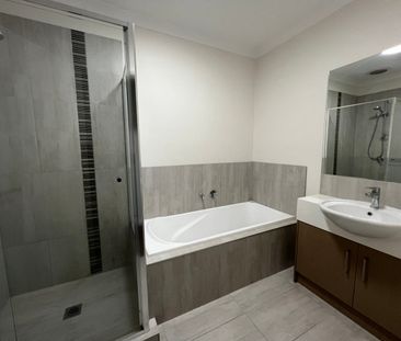 *Modern 3-Bedroom Home with Comfort, Style and Convenience* - Photo 6