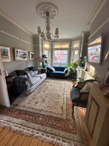 4 bedroom end of terrace house to rent - Photo 2