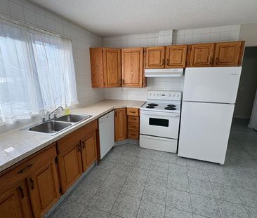 House in NW - Photo 3