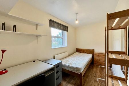 3 bedroom terraced house to rent - Photo 4