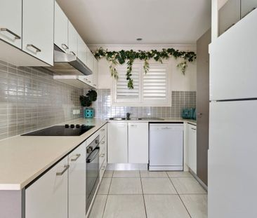 3 BEDROOMS! NEAR NORTH LAKES! - Photo 3