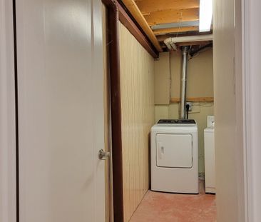 For Lease - 14 Eves Court, Newmarket, Ontario - Photo 4