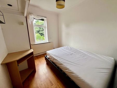 Markham Road, Charminster - Photo 2