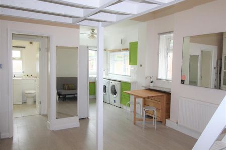 Studio to rent - Photo 5