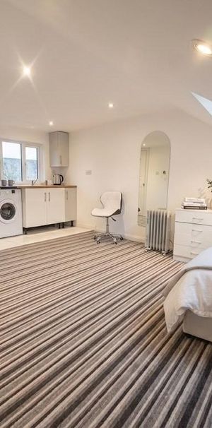 Studio to rent - Photo 1
