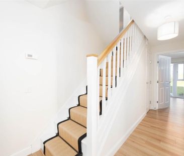4 bedroom detached house to rent - Photo 2