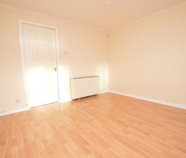 2 Bedroom Flat - Photo 2