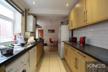 6 bedroom terraced house to rent - Photo 5