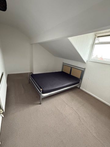 2 Bed Flat, Methley Drive, LS7 - Photo 4
