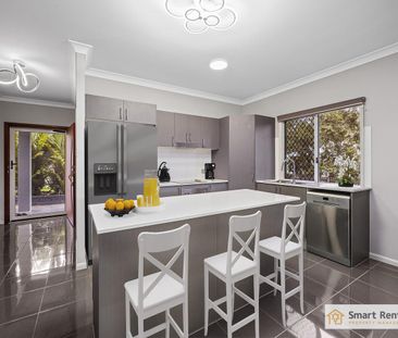 Spacious Corner Block Living! - Photo 5