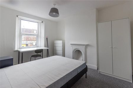 4 bedroom terraced house to rent - Photo 3