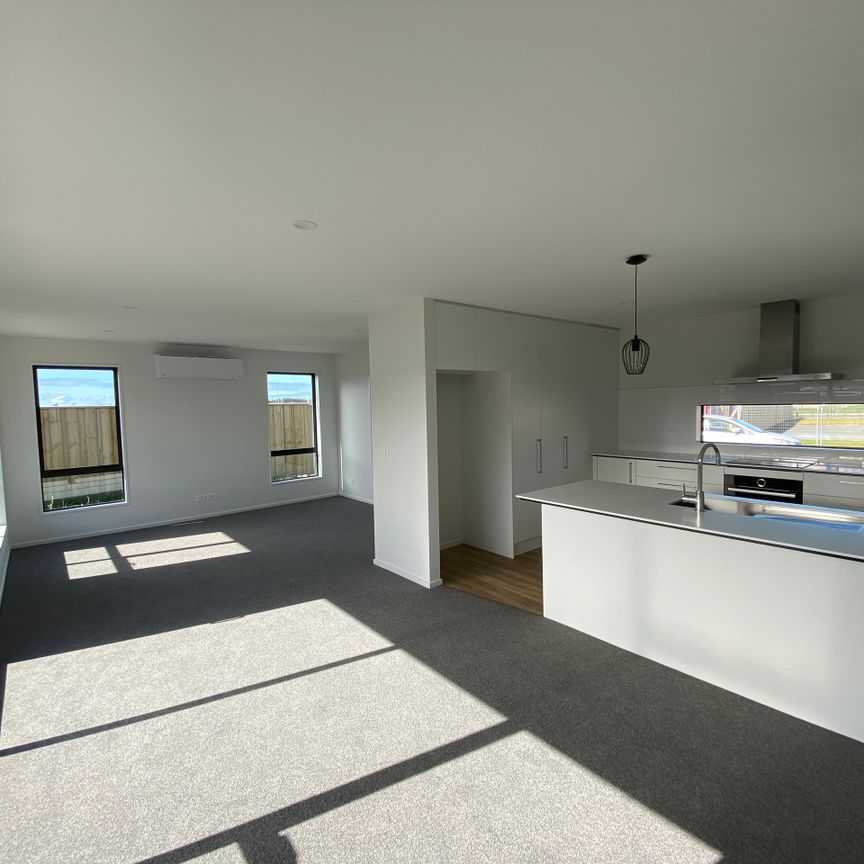 3 Bedroom Home in Ravenswood - 6 Months Rental - Photo 1