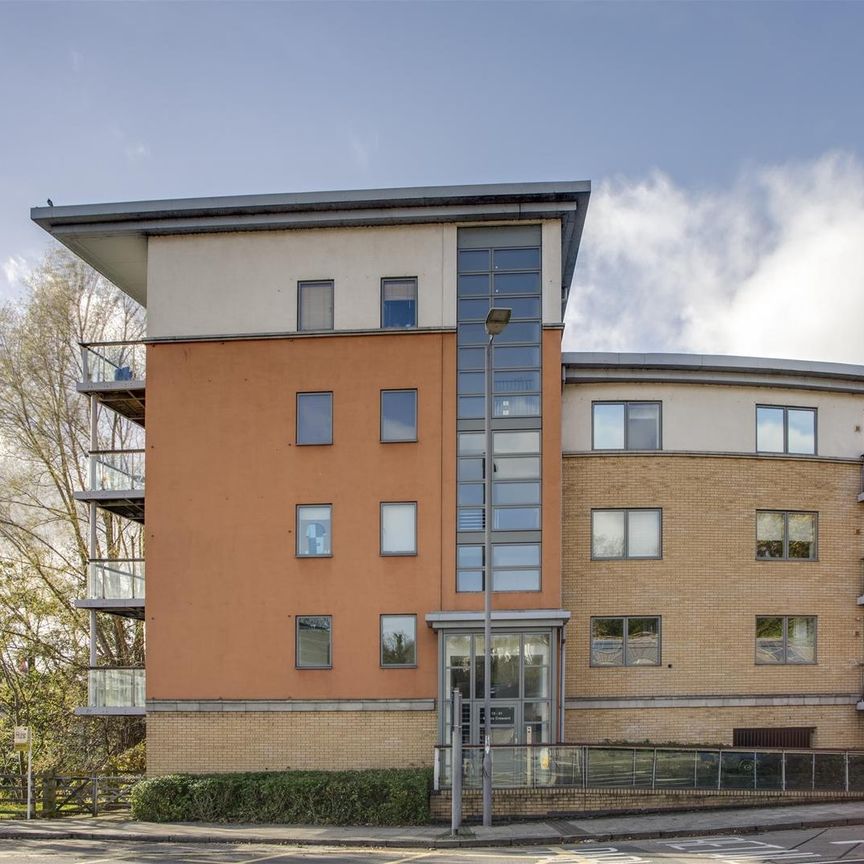 Ryemead Boulevard, High Wycombe - Photo 1