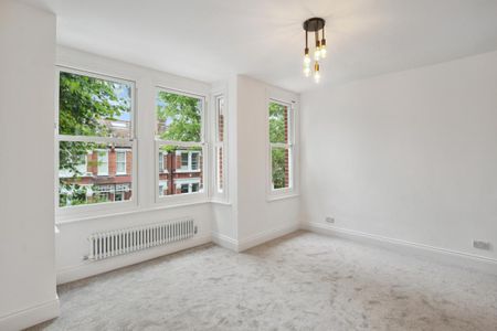 3 bedroom house in London - Photo 4