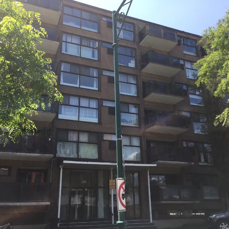 CESSION DE BAIL - Cosy one bedroom appartment in Town of Mount-Royal, the Garden City - Photo 1