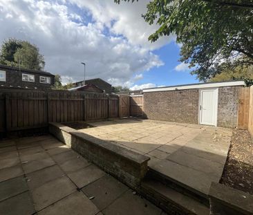 3 bedroom end of terrace house to rent - Photo 1
