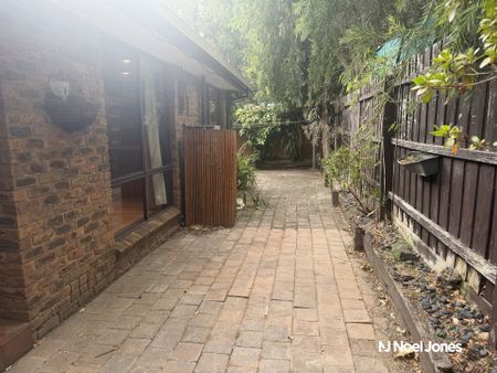 2/4 Iramoo Street, BALWYN - Photo 2