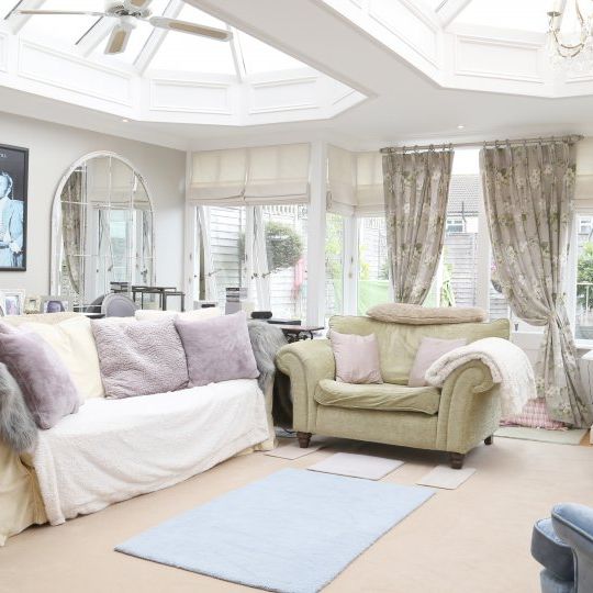 Room for rent in 5-bedroom apartment in Blackthorn, Dublin - Photo 1