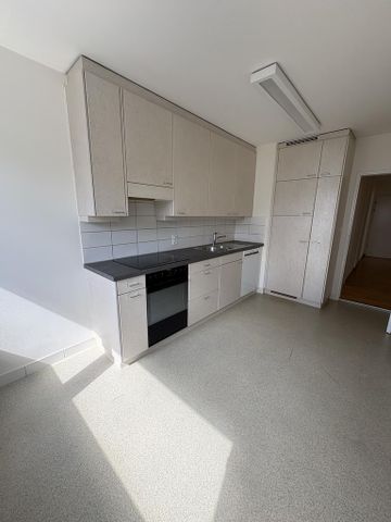 Helle und zentral gelegene 3.5 Zimmerwohnung im 4. OG - Foto 5