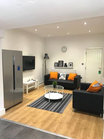 1 bedroom in a house share to rent - Photo 2