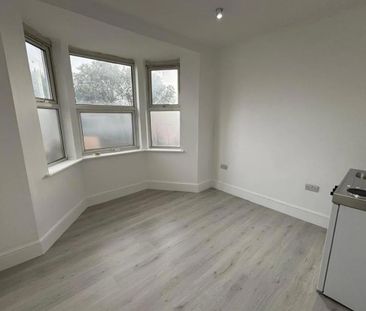 Studio Flat, Colville Road, E11 - Photo 1