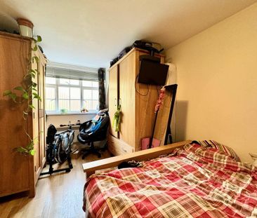 2 bedroom mews to rent - Photo 4