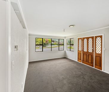 Tidy 3-Bedroom Home with Double Garage – Central Taita - Photo 1