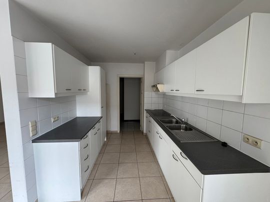 Ruim appartement met terras in hartje Bornem - Foto 1