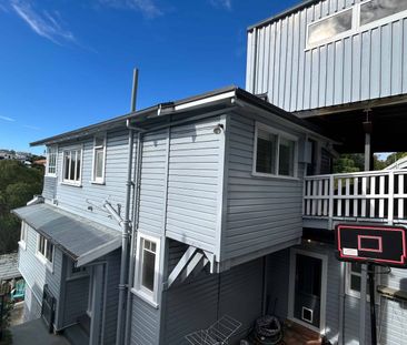 4-bedroom character home, with sea views and sun - Photo 4